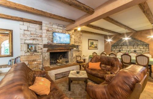 Gradisce House | Villa Lord House, a fenced garden & pool Villa, ideal for groups