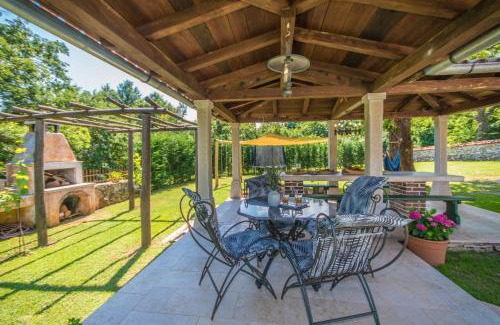 Gradisce House | Villa Lord House, a fenced garden & pool Villa, ideal for groups