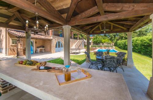 Gradisce House | Villa Lord House, a fenced garden & pool Villa, ideal for groups