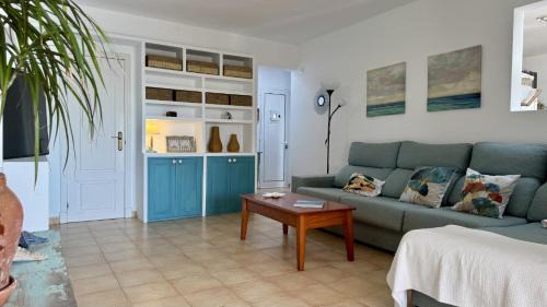Cala en Porter Villa | Villa Los Cerezos Private Pool