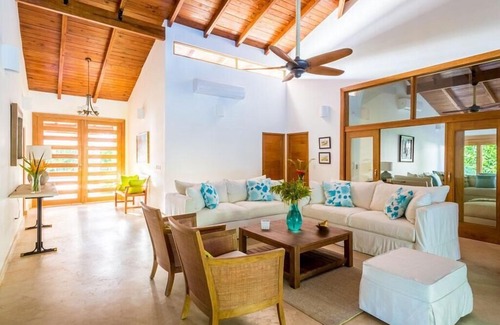 Casa de Campo Villa | Villa Los Lagos 70 at Casa de Campo by Personal Villas - Modern Villa with Pool and Jacuzzi