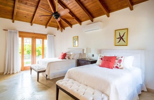 Casa de Campo Villa | Villa Los Lagos 70 at Casa de Campo by Personal Villas - Modern Villa with Pool and Jacuzzi