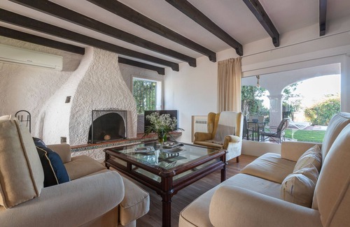 Marbella City Centre Villa | Villa Los Tres Almendros. Preciosa Villa de Estilo Andaluz,