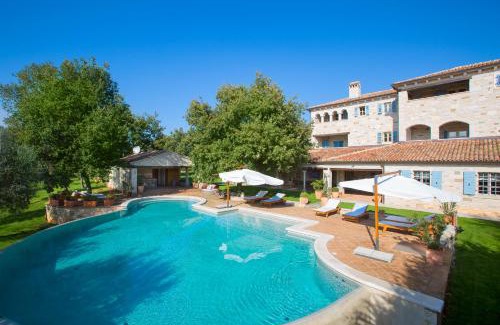 Filipini Villa | Villa LOU