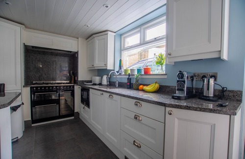 St Ives Apartment | Villa Louise – Central St Ives – Sleeps 5 – Parking