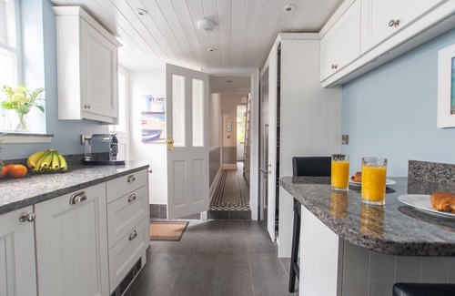 St Ives Apartment | Villa Louise – Central St Ives – Sleeps 5 – Parking