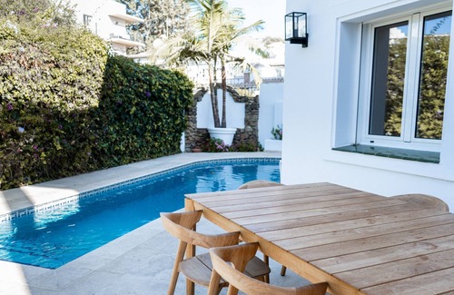 Golden Mile Villa | "Villa Lovaina" close to the Beach with Pool, Terrace & Wi-Fi