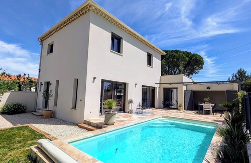Chateauneuf-de-Gadagne Villa | Villa Lumineuse au Calme Avec Piscine, Patio. Tout Équipée pr 6pers