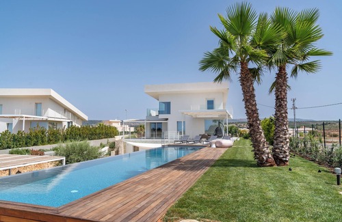 Scicli Villa | Villa Ludamu Luxury Home - Heated Pool - Sauna - Scicli - Sea View!