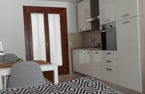 Poggio dei Pini House | Villa Luigi: Alloggi Indipendenti in Villa con Parcheggio e Giardino