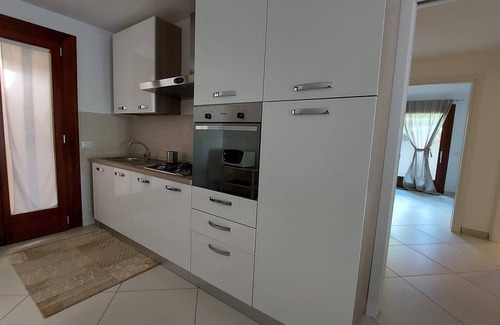 Poggio dei Pini House | Villa Luigi: Alloggi Indipendenti in Villa con Parcheggio e Giardino