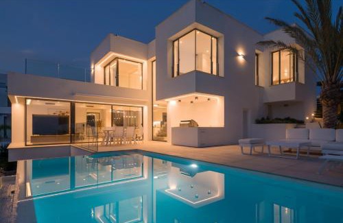 Cumbre del Sol Villa | Villa LunaMar by Heidi Chalets