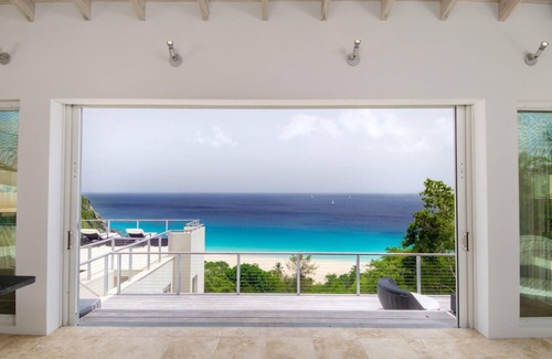 Road Town Villa | Villa Lune is a stylish, contemporary house with a distinctly Mediterranean feel