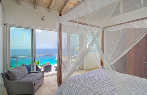 Road Town Villa | Villa Lune is a stylish, contemporary house with a distinctly Mediterranean feel