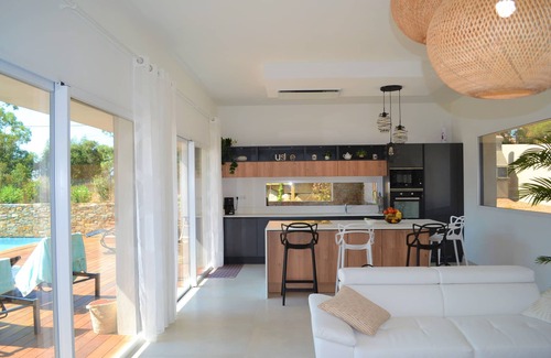 Cirendinu Villa | Villa Lutaquenmalou close to beaches heated swimming pool, terraces, rooftop