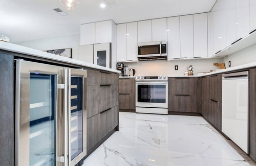Rustic Oaks House | Villa Luxe ~ heated saltwater pool ~near famous beaches