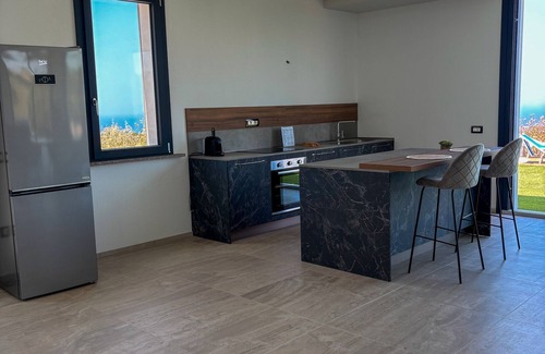 Tergu Villa | Villa 'Luxury Minni' with Sea View, Wi-Fi and Air Conditioning
