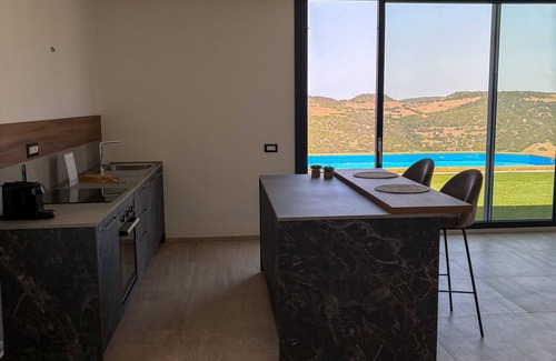 Tergu Villa | Villa 'Luxury Minni' with Sea View, Wi-Fi and Air Conditioning