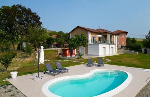 Agliano Terme Villa | Villa Luxury Vista Vigneti-Piscina Privata