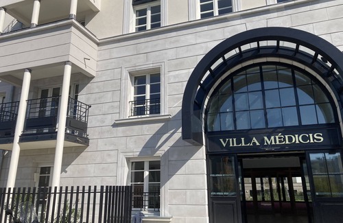 Saint-Cyr-l'Ecole Apartment | Villa Médicis Saint-Cyr-L'école
