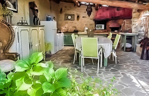 La Bastide-des-Jourdans Villa | Villa 'Maison Dans Le Luberon' with Private Pool, Private Terrace and Wi-Fi