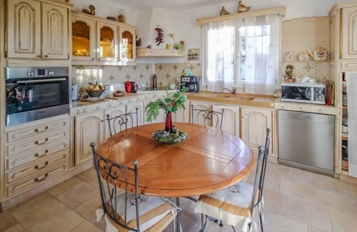 La Bastide-des-Jourdans Villa | Villa 'Maison Dans Le Luberon' with Private Pool, Private Terrace and Wi-Fi