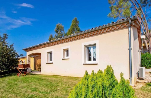 Saint-Maurice-dʼArdeche Villa | Villa Merlot - private terrace and garden