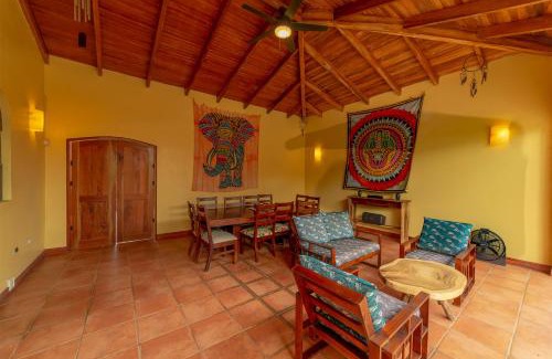 Esterillos Oeste Villa | Villa Macaw By Vacation Pura Vida