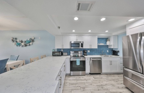 Madeira Beach Condo | Villa Madeira 303 beautiful 3br condo directly on the beach stunning gulf views!