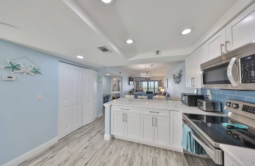 Madeira Beach Condo | Villa Madeira 303 beautiful 3br condo directly on the beach stunning gulf views!
