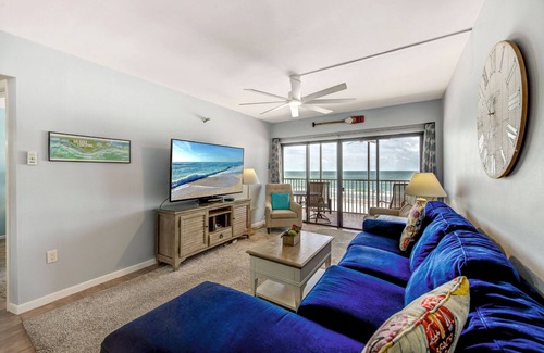 Madeira Beach Condo | Villa Madeira 306 - Beach Front with gorgeous updates - Close to John's Pass!