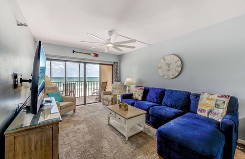 Madeira Beach Condo | Villa Madeira 306 - Beach Front with gorgeous updates - Close to John's Pass!