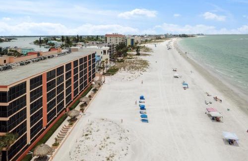 Madeira Beach House | Villa Madeira by Travel Resort Services