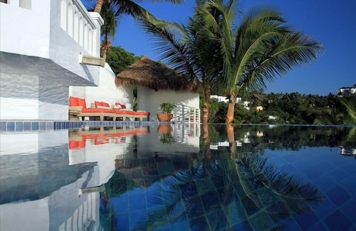 La Punta Villa | Villa Madreperla on the Cliff Above Pacific