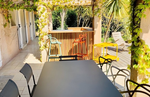 Saint-Cyr-sur-Mer Villa | Villa 'Magnifique Provençale 8-10' with Mountain View, Wi-Fi and Air Conditioning