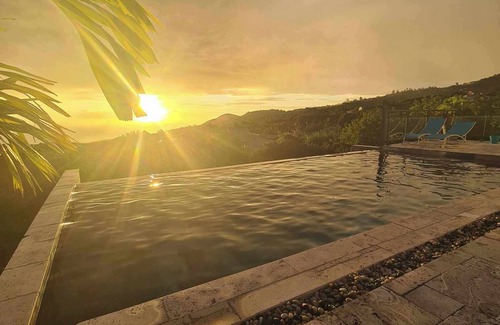 Petite-ÃŽle Bed & Breakfast | Villa Maho with breathtaking views