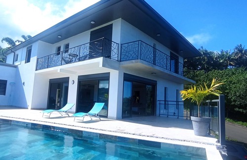 Petite-ÃŽle Bed & Breakfast | Villa Maho with breathtaking views