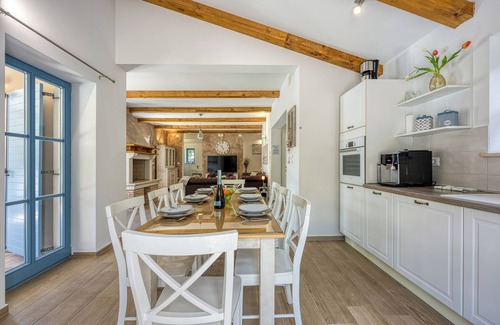 Mali Vareski Villa | Villa Mali Vareski with Pool, Mali Vareški, Croatia