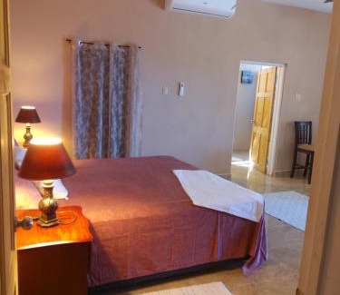 Whitehouse House | Villa Malvina