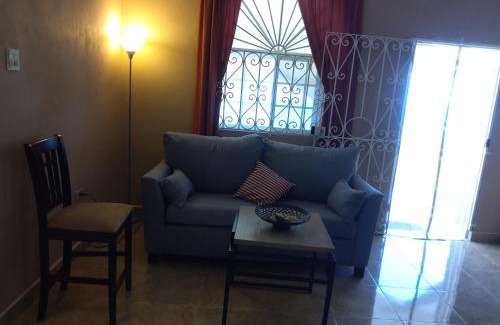 Whitehouse House | Villa Malvina