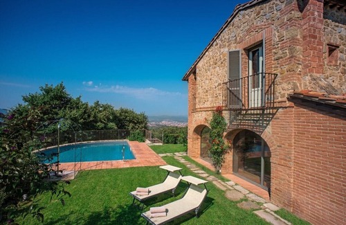 Arezzo Villa | Villa Mandorla - Tuscan farmhouse with private pool
