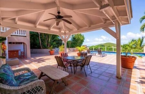 Estate Glucksberg and Grunwald Villa | Villa Mango: 2 King BR, views, near beach, w/pool
