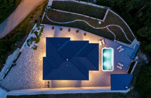 Golovik Villa | Villa Mantis