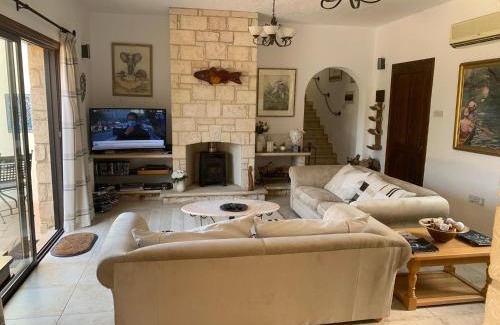Pegeia Villa | Villa Manzanillo