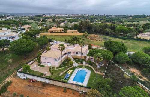 Vale Navio House | Villa Mar y Sol in Olhos de Água
