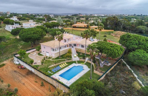 Vale Navio House | Villa Mar y Sol in Olhos de Água