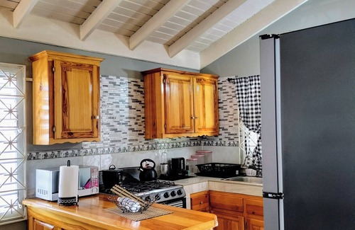 Montego Bay House | Villa MarCliv- Mid Term Rental in Montego Bay AC, hot water, internet/cable