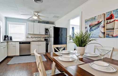 Englewood Cottage | Villa Margarita Sparkles