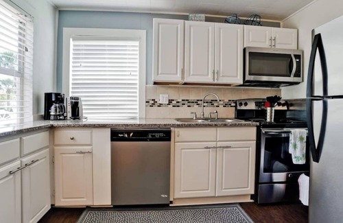 Englewood Cottage | Villa Margarita Sparkles