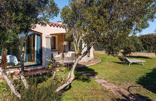 Costa Rei Villa | Villa 'Mariella' with Private Terrace, Wi-Fi and Air Conditioning